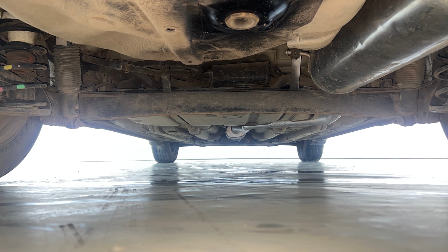 Used 2015 Hyundai Verna 1.4 VTVT Petrol Manual extra REAR UNDERBODY VIEW (TAKEN FROM REAR)