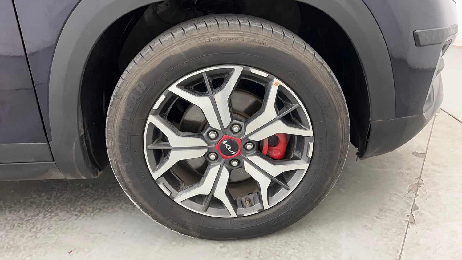 Used 2022 Kia Seltos GTX Plus 1.4 DCT Petrol Automatic tyres RIGHT FRONT TYRE RIM VIEW
