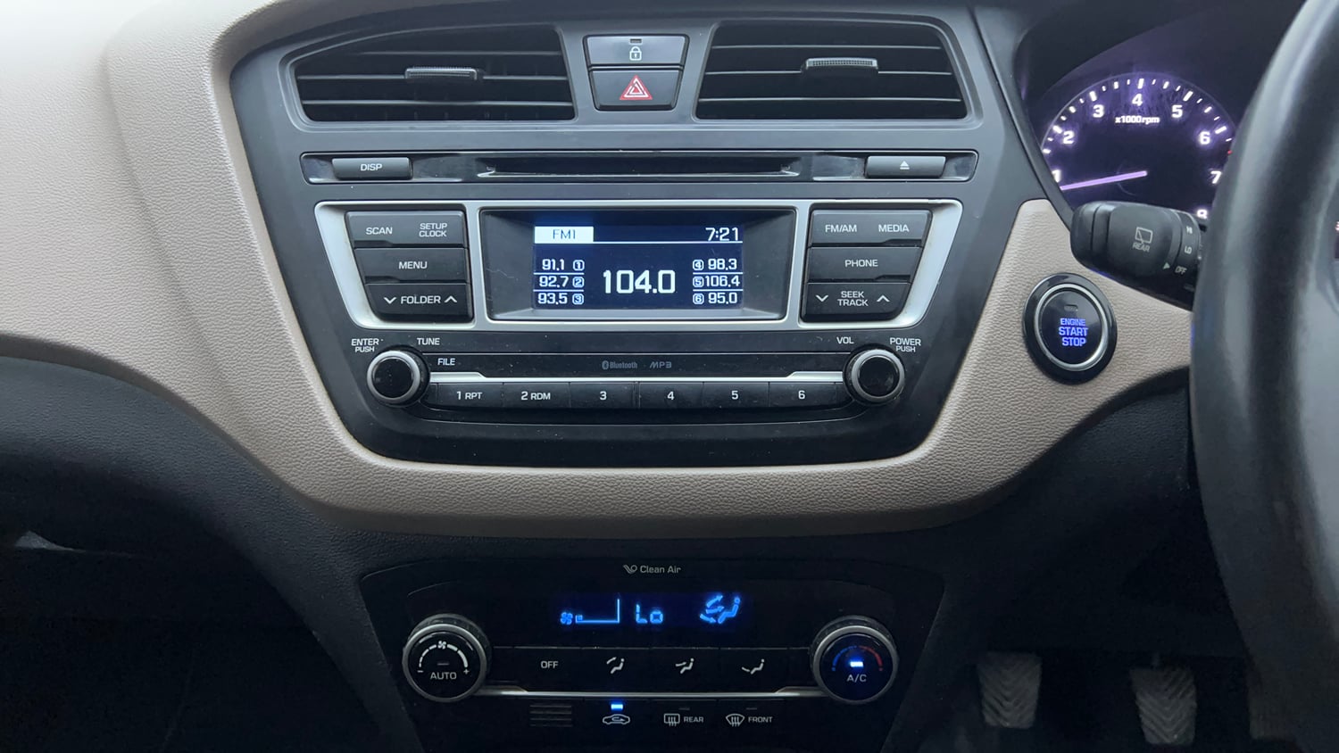 Used 2015 Hyundai Elite i20 Asta 1.2 Petrol Manual interior MUSIC SYSTEM & AC CONTROL VIEW