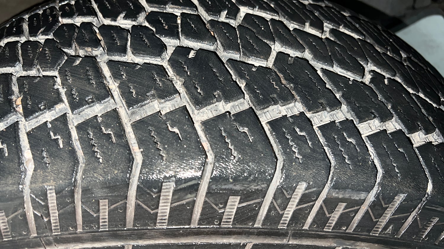Used 2021 mahindra Thar LX Hard Top Petrol AT 4WD Petrol Automatic tyres RIGHT FRONT TYRE TREAD VIEW