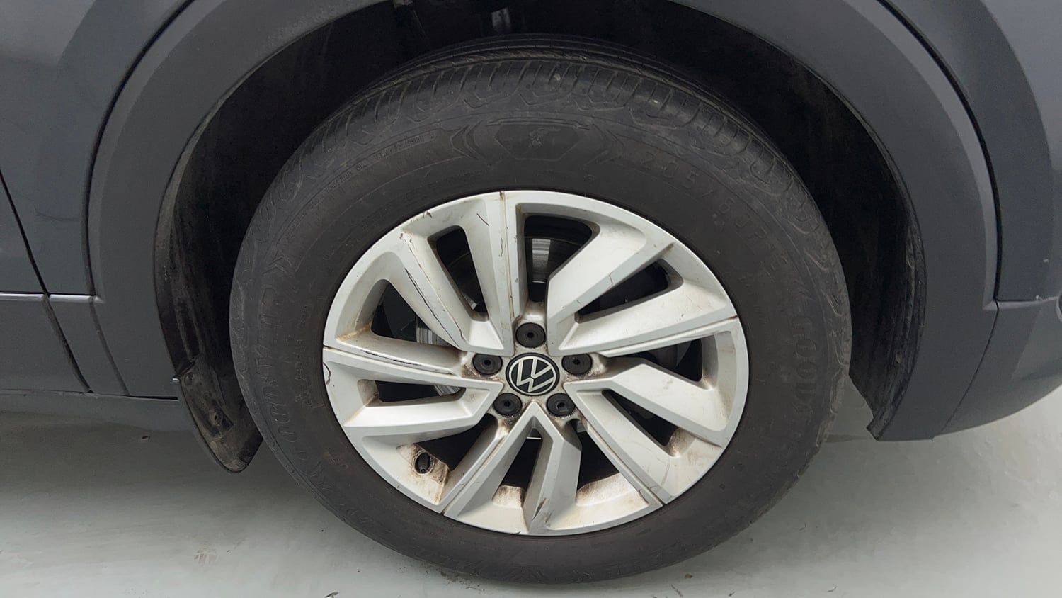Used 2022 Volkswagen Taigun Highline 1.0 TSI AT Petrol Automatic tyres RIGHT FRONT TYRE RIM VIEW