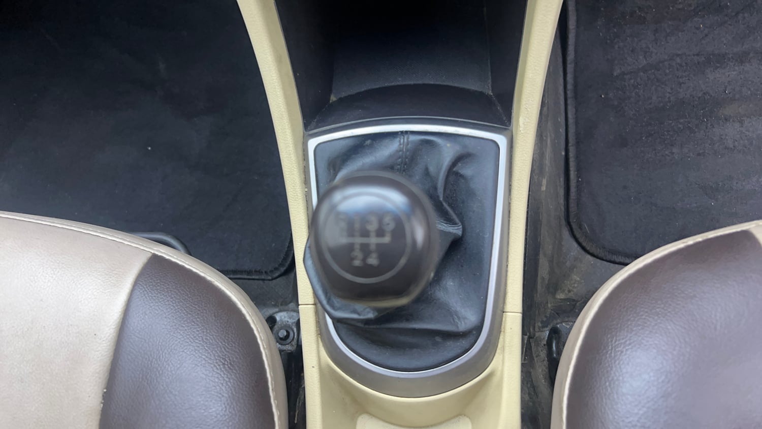 Used 2015 Hyundai Verna 1.4 VTVT Petrol Manual interior GEAR  KNOB VIEW