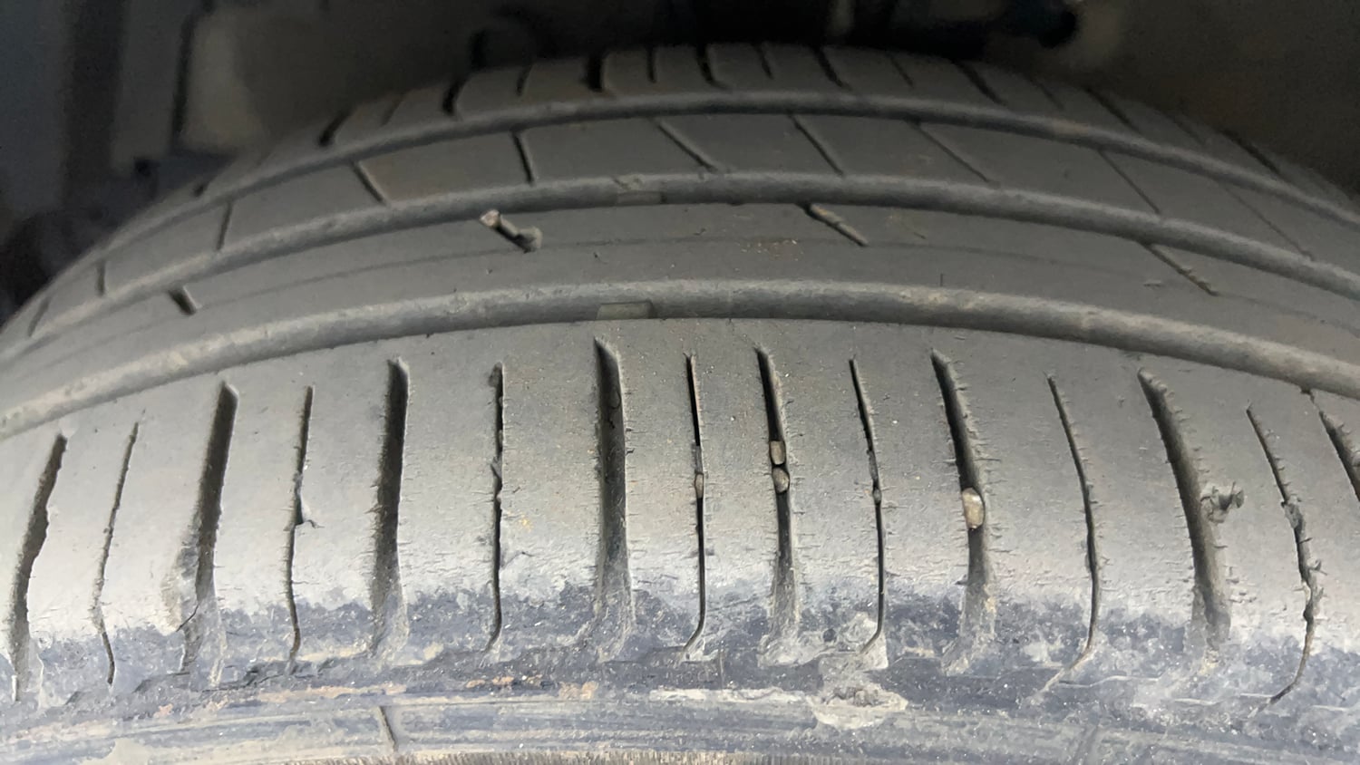 Used 2016 Maruti Suzuki Swift Dzire ZXI Petrol Manual tyres LEFT FRONT TYRE TREAD VIEW