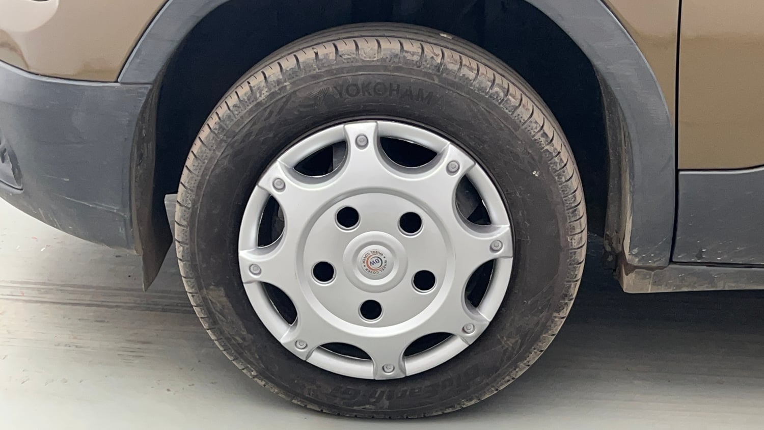 Used 2022 Tata Punch Accomplished AMT Petrol Automatic tyres LEFT FRONT TYRE RIM VIEW