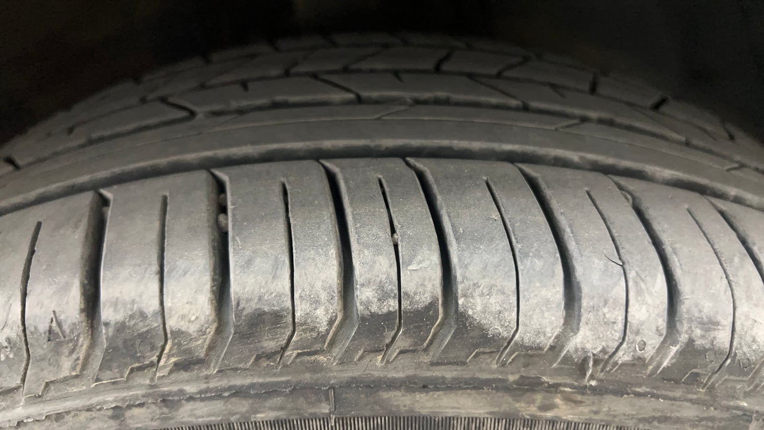 Used 2024 Hyundai New i20 Asta (O) 1.2 IVT Petrol Automatic tyres RIGHT FRONT TYRE TREAD VIEW