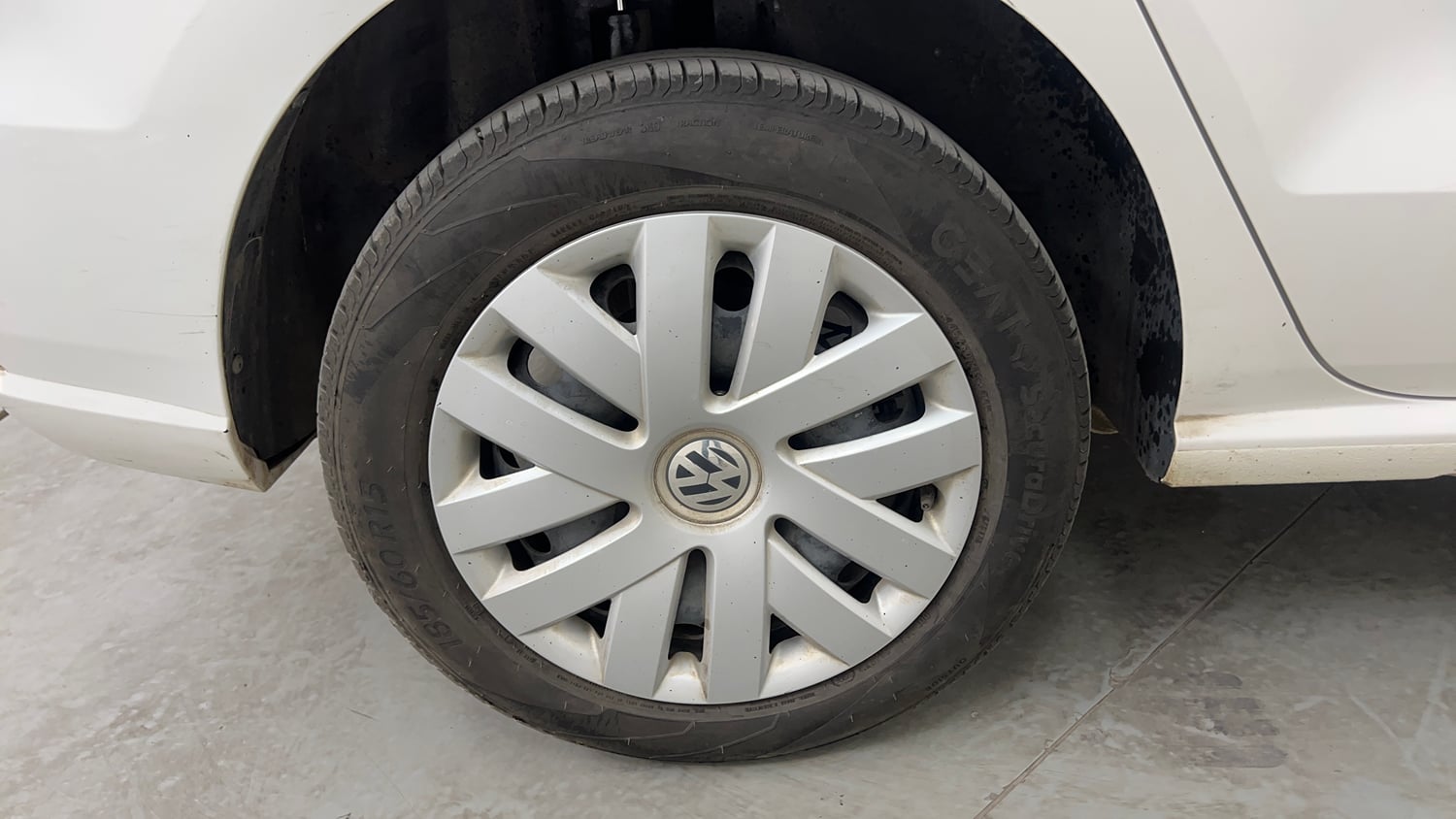 Used 2016 Volkswagen Ameo Comfortline 1.2L (P) Petrol Manual tyres RIGHT REAR TYRE RIM VIEW