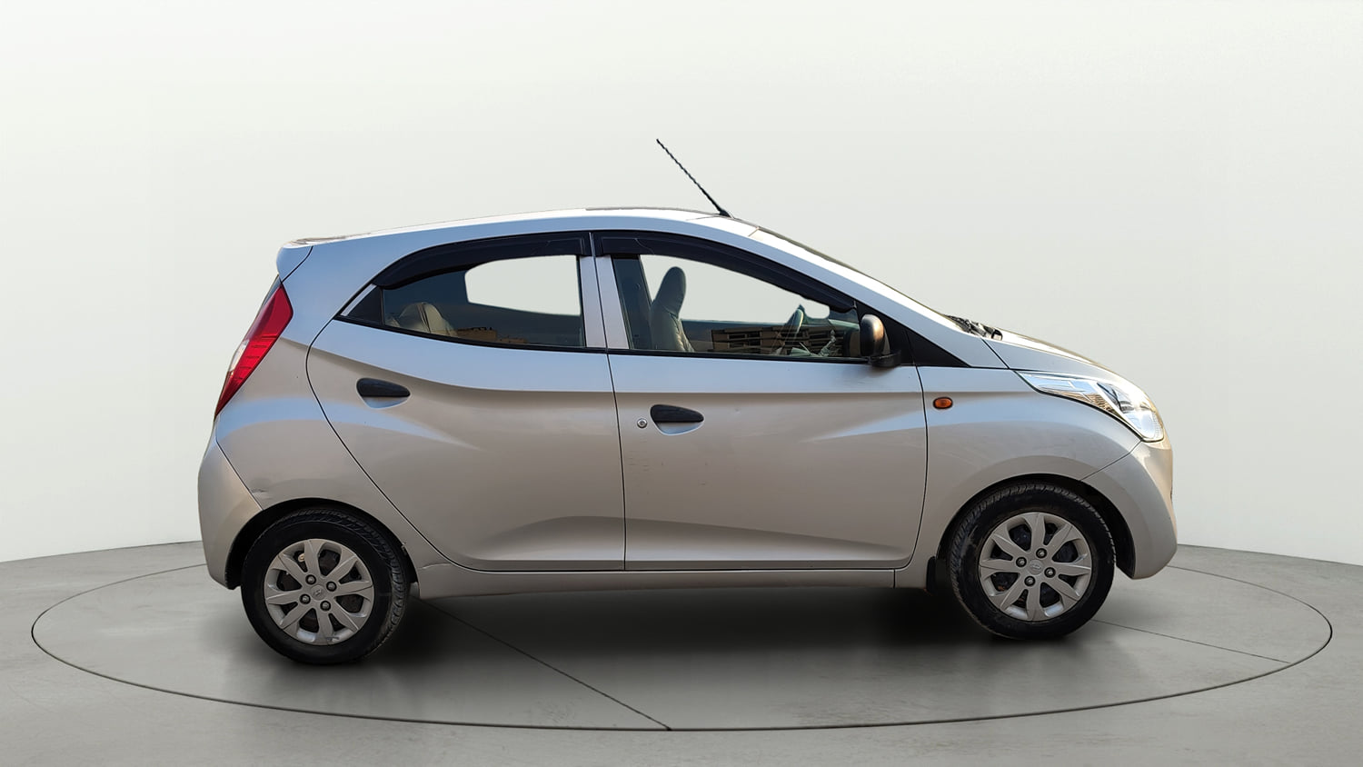 Used 2018 Hyundai Eon Magna + Petrol Manual exterior RIGHT SIDE VIEW