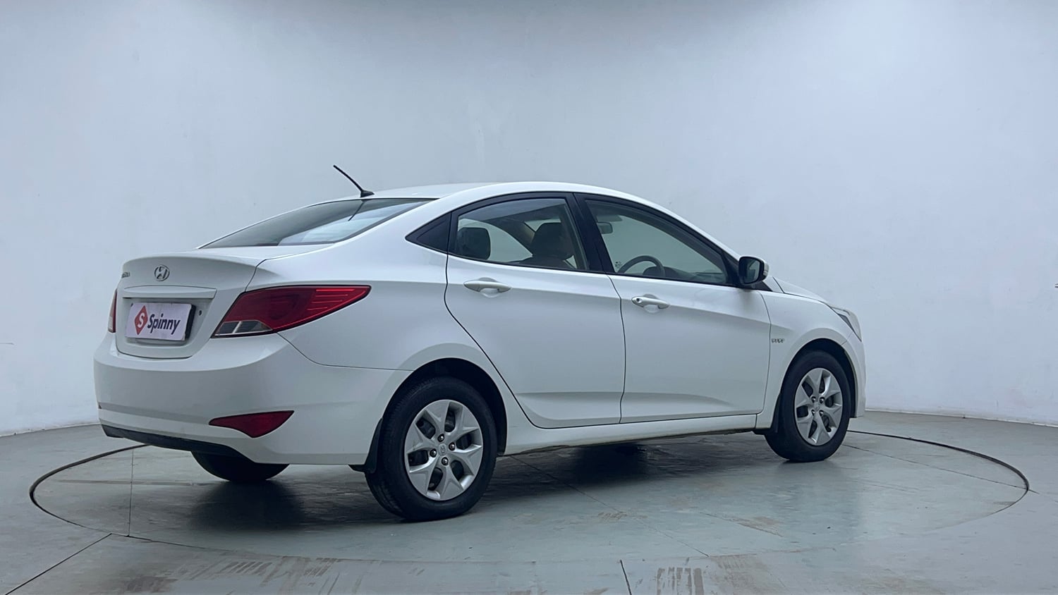 Used 2015 Hyundai Verna 1.4 VTVT Petrol Manual exterior RIGHT REAR CORNER VIEW