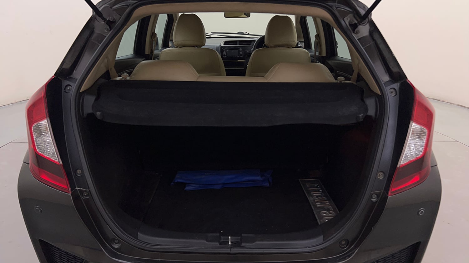 Used 2018 Honda Jazz V CVT Petrol Petrol Automatic interior DICKY INSIDE VIEW