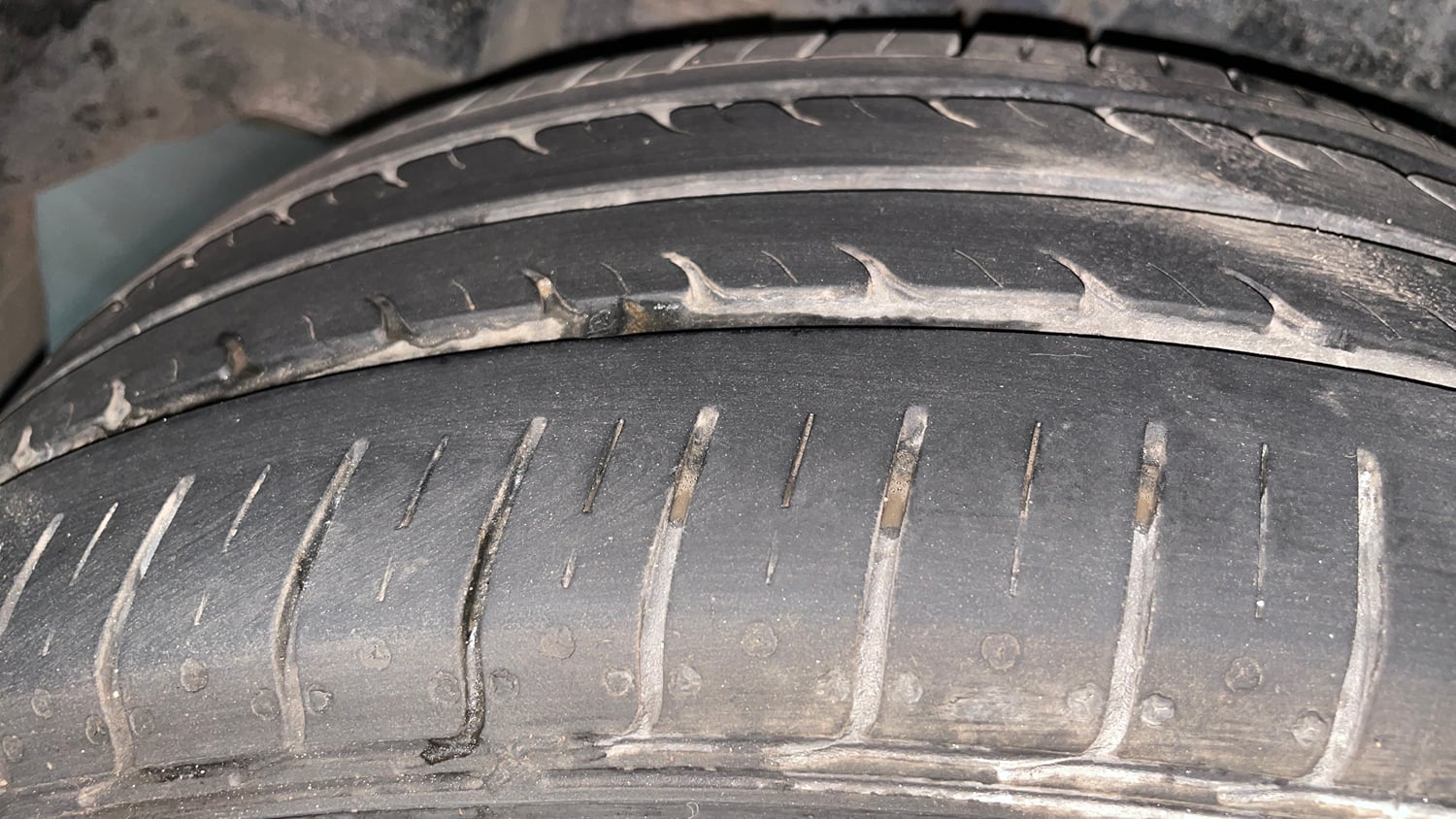 Used 2017 Maruti Suzuki Dzire ZXi AMT Petrol Automatic tyres RIGHT REAR TYRE TREAD VIEW