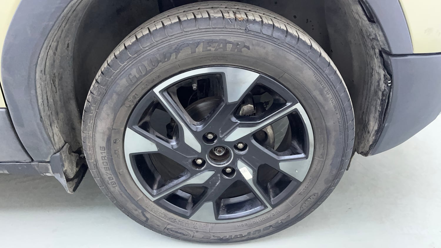 Used 2022 Tata Punch Kaziranga Creative MT Petrol Manual tyres RIGHT FRONT TYRE RIM VIEW