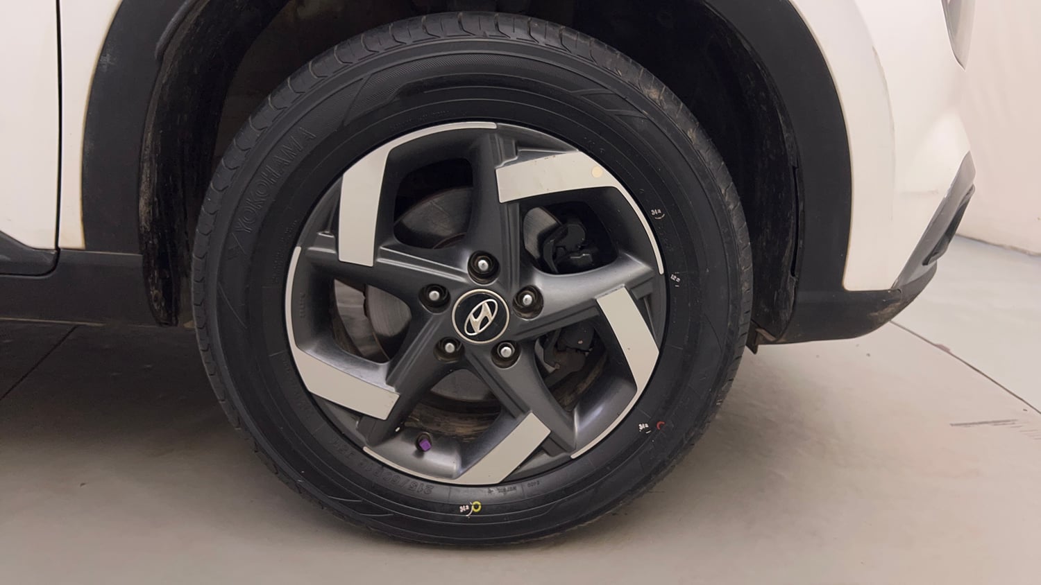 Used 2020 Hyundai Venue SX 1.0 Turbo Petrol Manual tyres RIGHT FRONT TYRE RIM VIEW