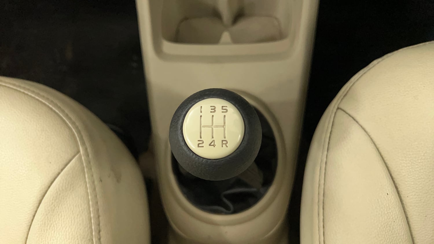 Used 2013 Maruti Suzuki A-Star VXI Petrol Manual interior GEAR  KNOB VIEW