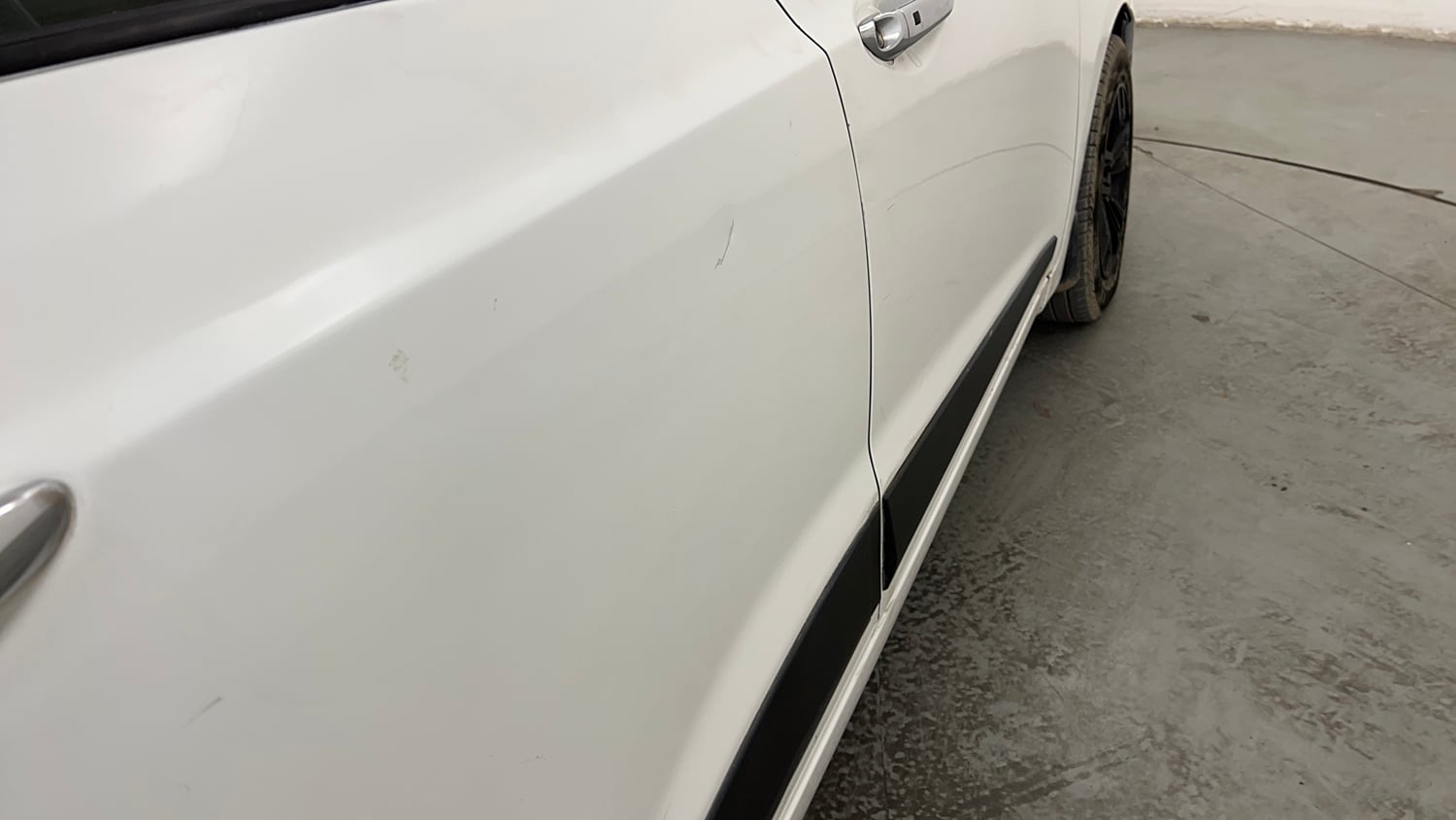 Used 2015 Hyundai Grand i10 Sportz AT 1.2 Kappa VTVT Petrol Automatic dents MINOR SCRATCH