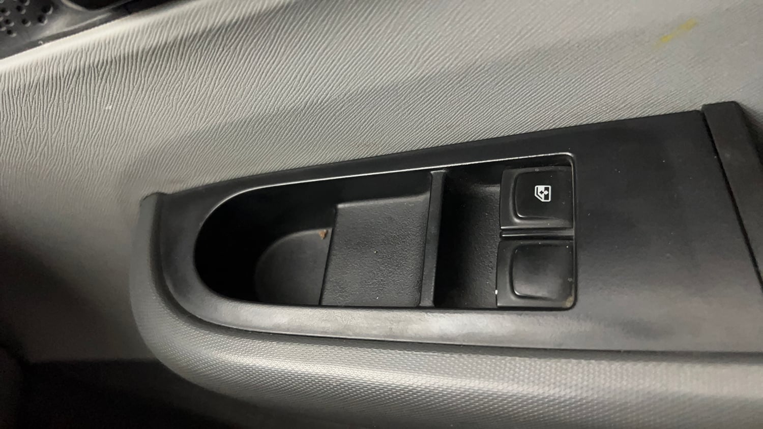 Used 2020 Tata Altroz XE Petrol Petrol Manual top_features Power windows
