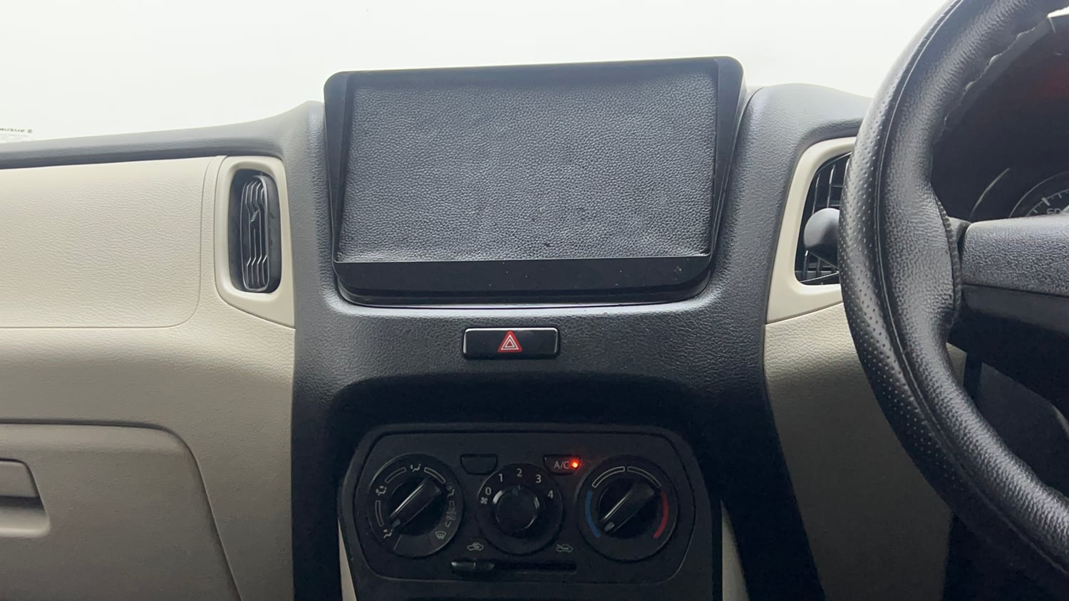 Used 2019 Maruti Suzuki Wagon R 1.0 LXi 1.0 Petrol Manual interior MUSIC SYSTEM & AC CONTROL VIEW