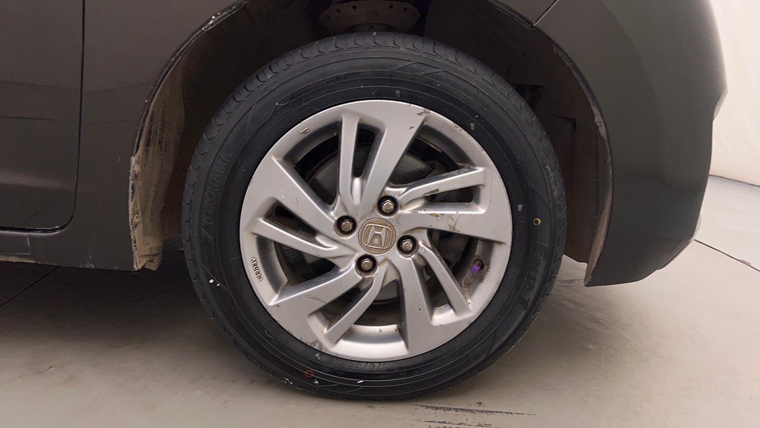 Used 2018 Honda Jazz V CVT Petrol Petrol Automatic tyres RIGHT FRONT TYRE RIM VIEW