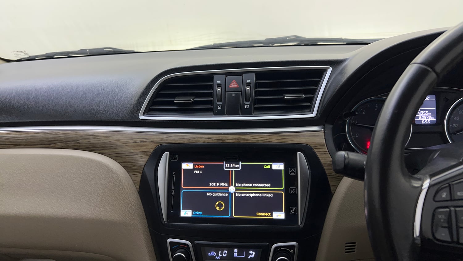Used 2018 Maruti Suzuki Ciaz Alpha 1.3 Diesel Diesel Manual top_features Integrated (in-dash) music system