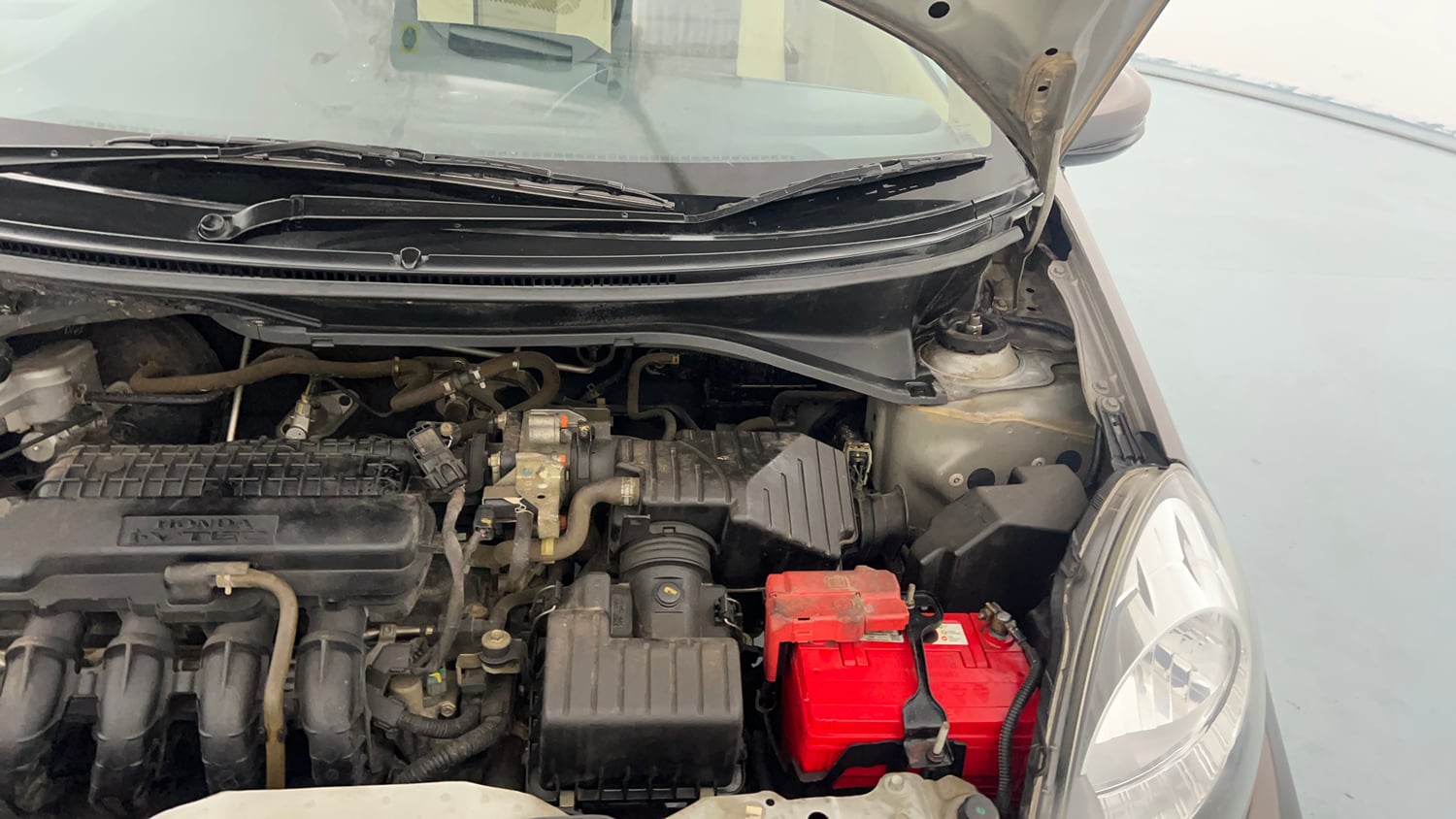 Used 2016 Honda Amaze 1.2 SX i-VTEC Petrol Manual engine ENGINE LEFT SIDE HINGE & APRON VIEW