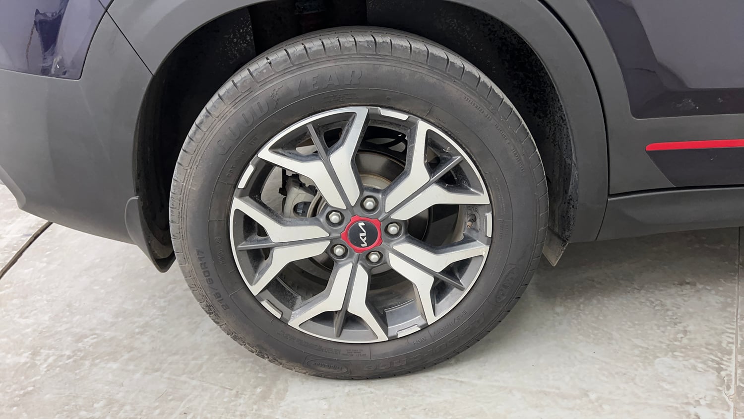 Used 2022 Kia Seltos GTX Plus 1.4 DCT Petrol Automatic tyres RIGHT REAR TYRE RIM VIEW