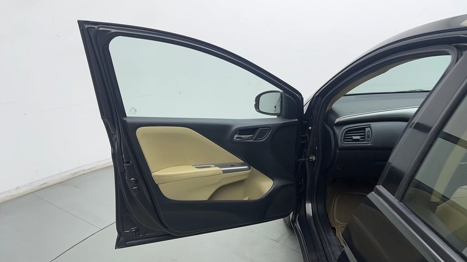 Used 2015 Honda City VX Petrol Manual interior LEFT FRONT DOOR OPEN VIEW