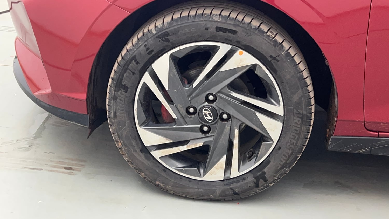 Used 2020 Hyundai New i20 Asta (O) 1.0 Turbo DCT Petrol Automatic tyres LEFT FRONT TYRE RIM VIEW