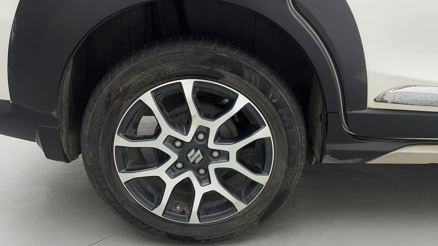 Used 2023 Maruti Suzuki XL6 Alpha Plus MT Petrol Petrol Manual tyres RIGHT REAR TYRE RIM VIEW