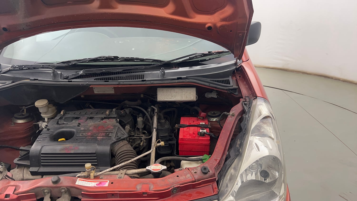 Used 2012 Maruti Suzuki Estilo LXi BS-IV Petrol Manual engine ENGINE LEFT SIDE HINGE & APRON VIEW