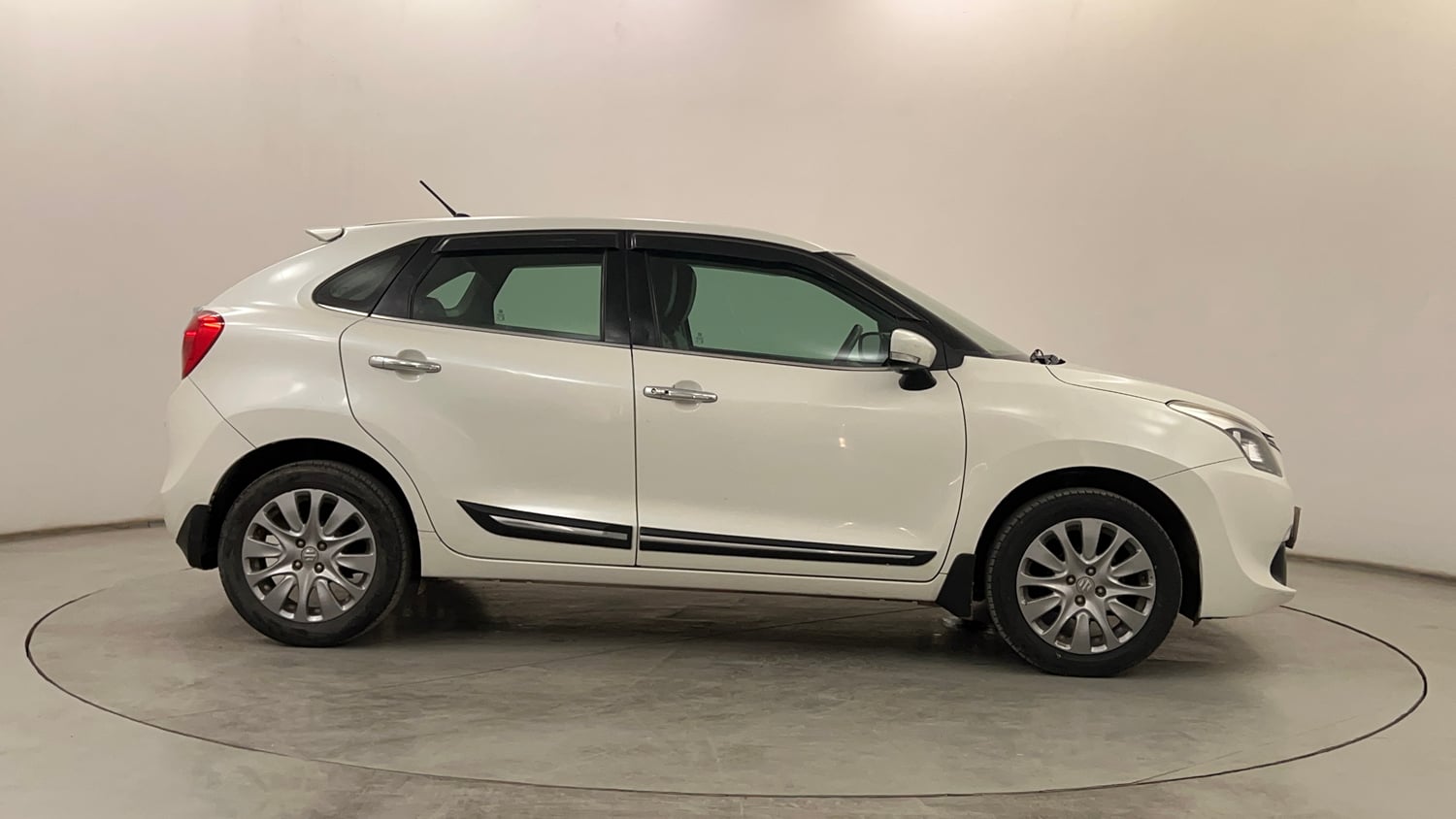 Used 2016 Maruti Suzuki Baleno Alpha 1.2 Petrol Manual exterior RIGHT SIDE VIEW