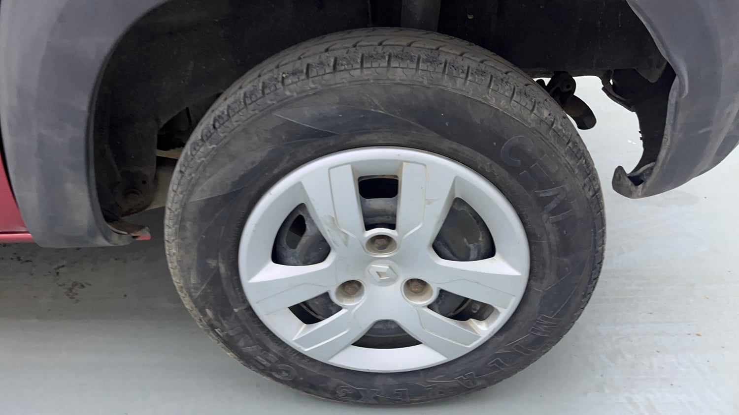 Used 2016 Renault Kwid RXT Petrol Manual tyres LEFT REAR TYRE RIM VIEW