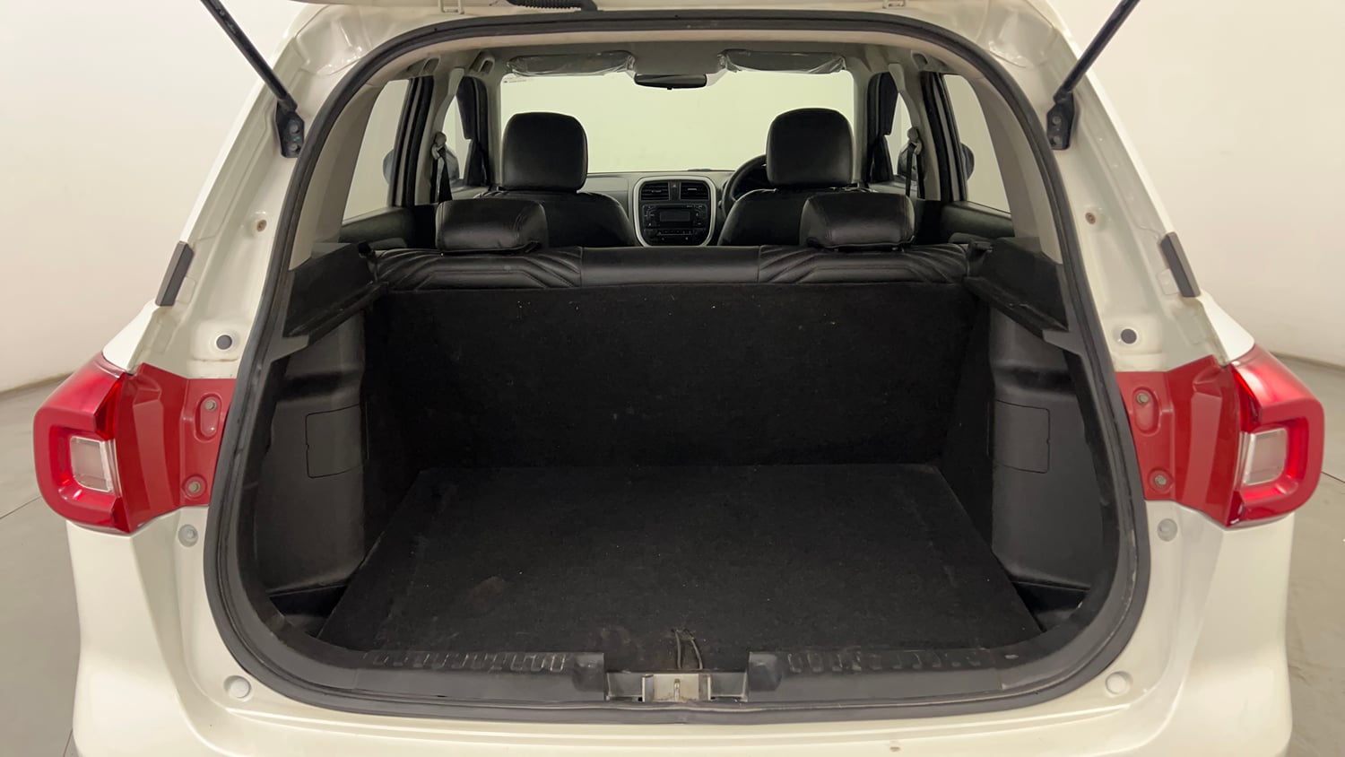 Used 2022 maruti-suzuki Vitara Brezza VXi Petrol Manual interior DICKY INSIDE VIEW