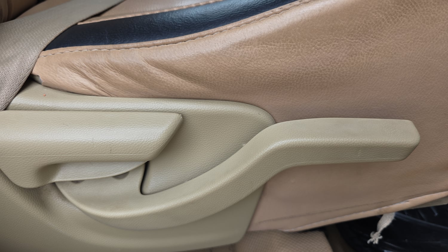 Used 2015 Honda Brio VX AT Petrol Automatic top_features Driver height adjustable seat