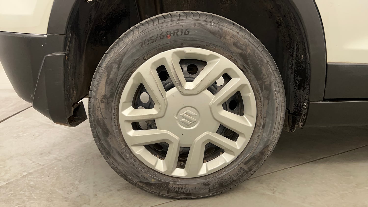 Used 2022 maruti-suzuki Vitara Brezza VXi Petrol Manual tyres RIGHT REAR TYRE RIM VIEW