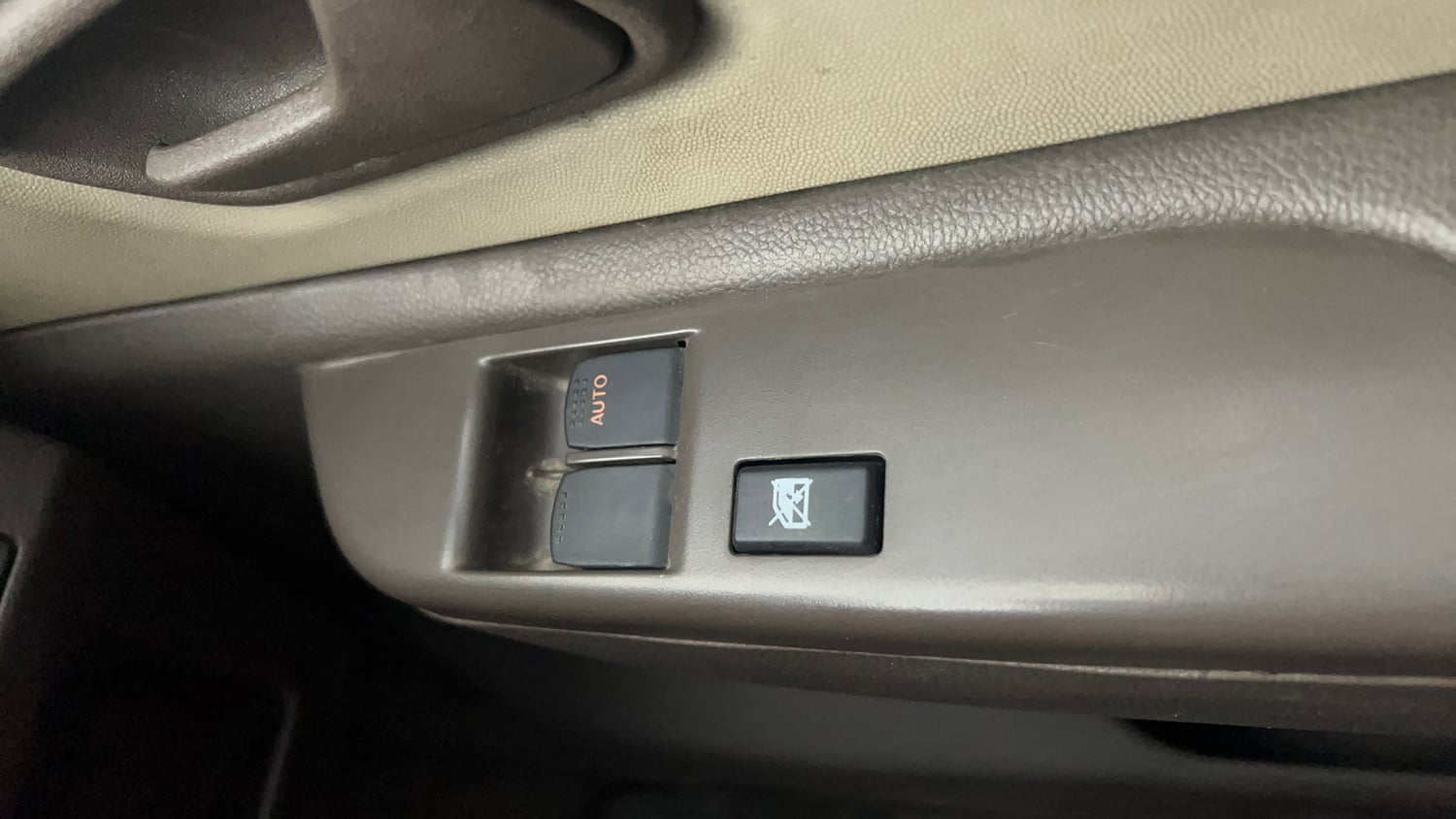Used 2012 Maruti Suzuki Estilo LXi BS-IV Petrol Manual top_features Power windows