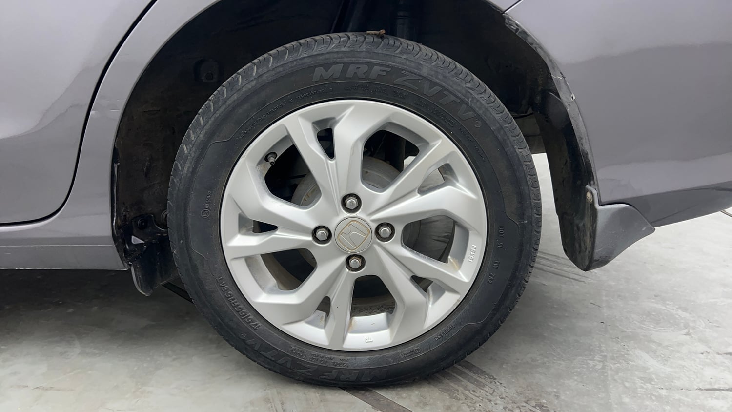 Used 2019 Honda Amaze 1.2 V CVT Petrol Petrol Automatic tyres LEFT REAR TYRE RIM VIEW