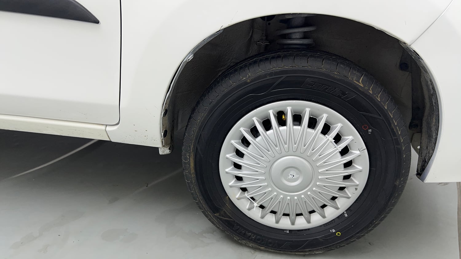 Used 2016 Maruti Suzuki Alto 800 VXi Petrol Manual tyres RIGHT FRONT TYRE RIM VIEW
