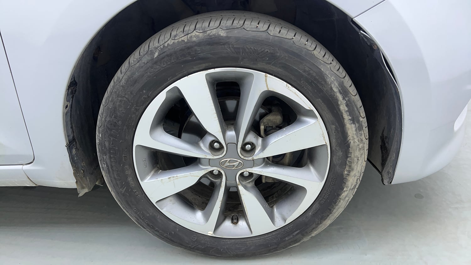Used 2015 Hyundai Elite i20 Asta 1.2 Petrol Manual tyres RIGHT FRONT TYRE RIM VIEW