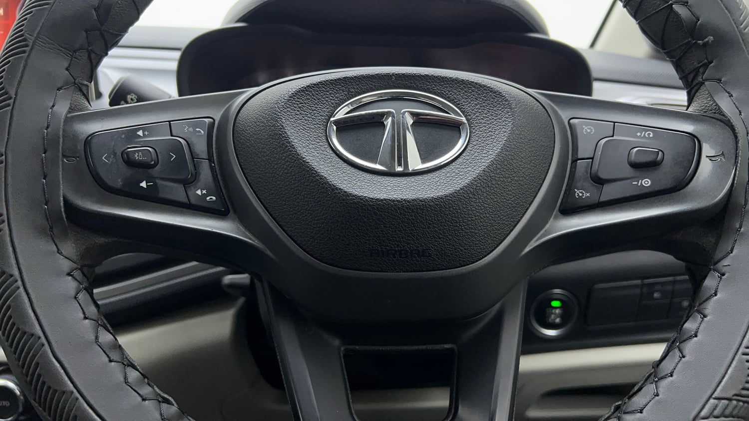 Used 2021 Tata Altroz XT Petrol Petrol Manual top_features Airbags