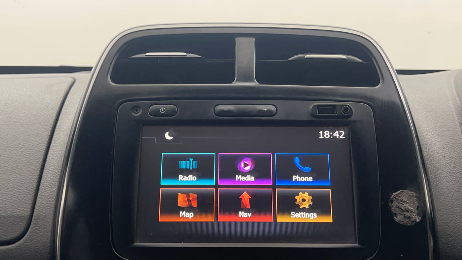 Used 2017 Renault Kwid 1.0 RXT AMT Opt Petrol Automatic top_features Touch screen infotainment system