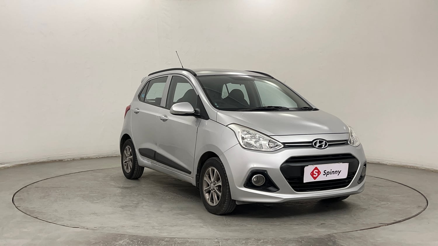 Used 2016 Hyundai Grand i10 Asta AT 1.2 Kappa VTVT Petrol Automatic exterior RIGHT FRONT CORNER VIEW