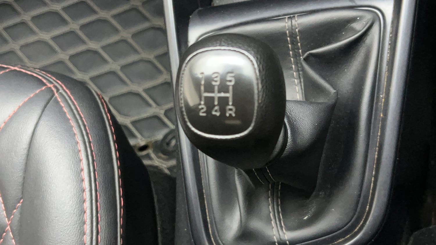 Used 2021 Hyundai i20 Sportz 1.2 MT Petrol Manual interior GEAR  KNOB VIEW