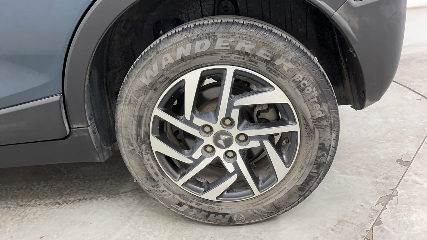Used 2023 Mahindra XUV 300 W8 (O) 1.2 Petrol AMT Petrol Automatic tyres LEFT REAR TYRE RIM VIEW