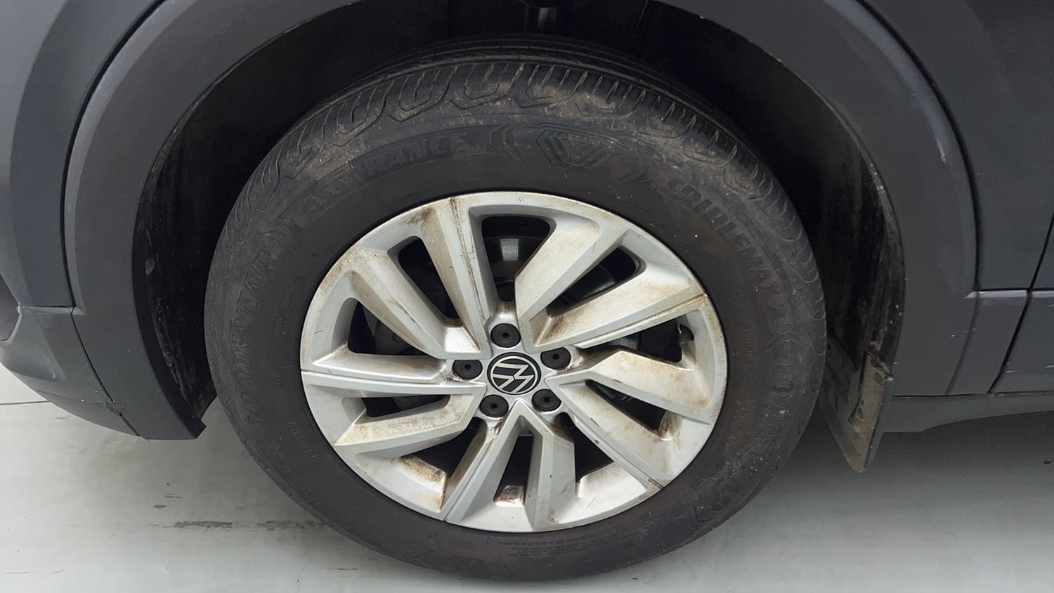 Used 2022 Volkswagen Taigun Highline 1.0 TSI AT Petrol Automatic tyres LEFT FRONT TYRE RIM VIEW