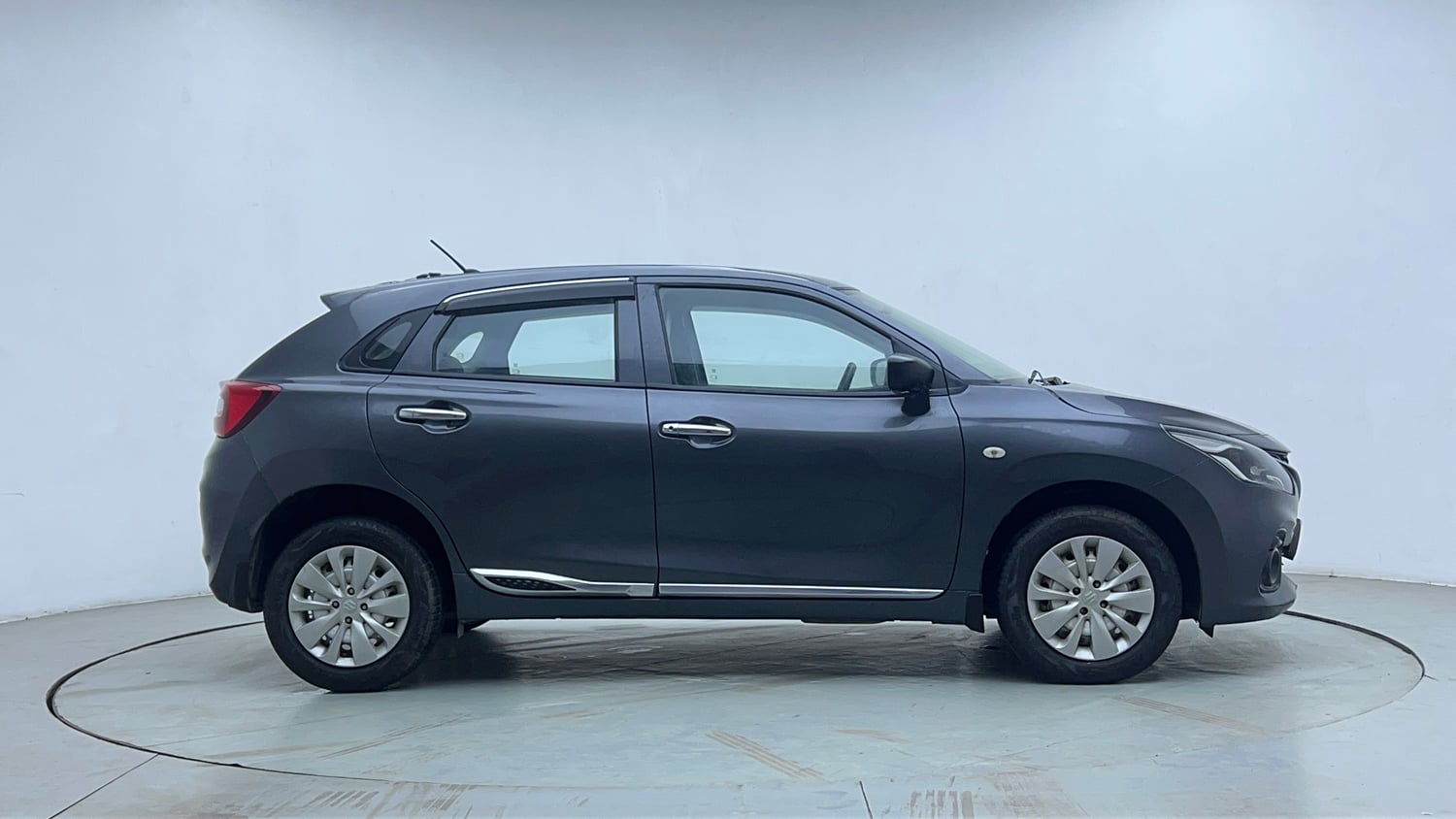 Used 2022 Maruti Suzuki Baleno Sigma MT Petrol Manual exterior RIGHT SIDE VIEW