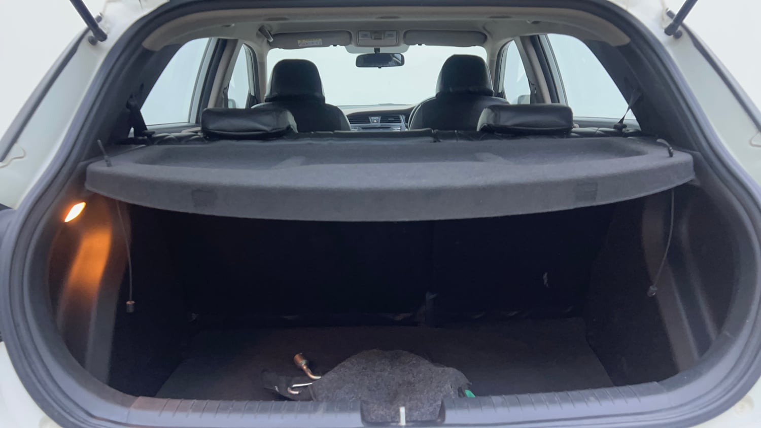 Used 2016 Hyundai Elite i20 Asta 1.4 CRDI Diesel Manual interior DICKY INSIDE VIEW