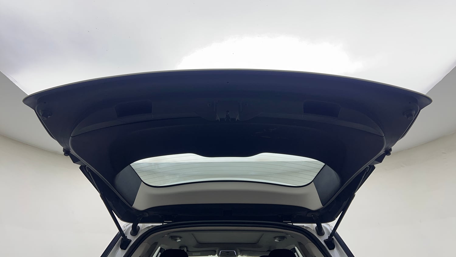 Used 2022 Mahindra XUV700 AX 5 Petrol MT 7 STR Petrol Manual interior DICKY DOOR OPEN VIEW