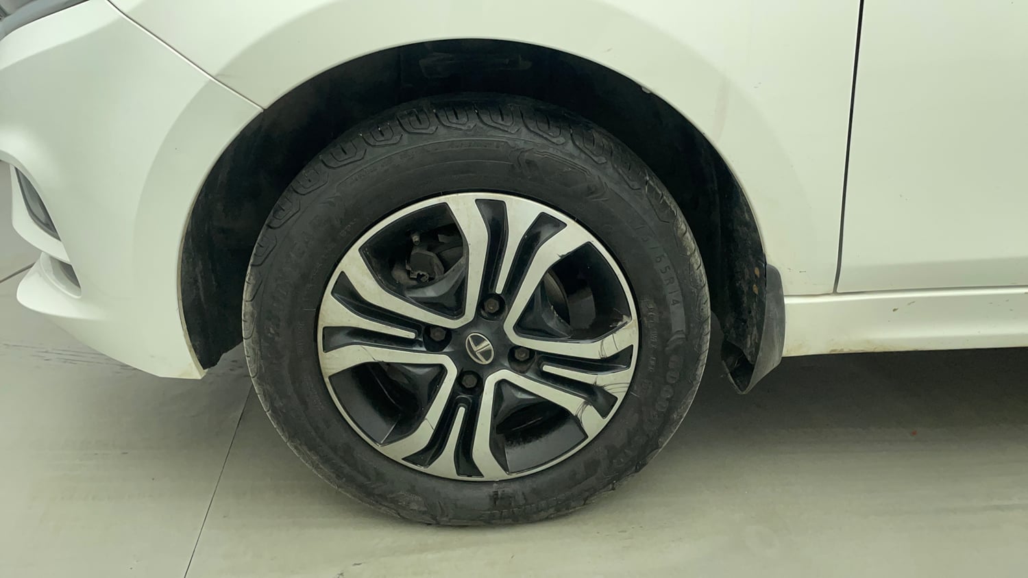 Used 2023 Tata Tiago XT CNG Cng Manual tyres LEFT FRONT TYRE RIM VIEW