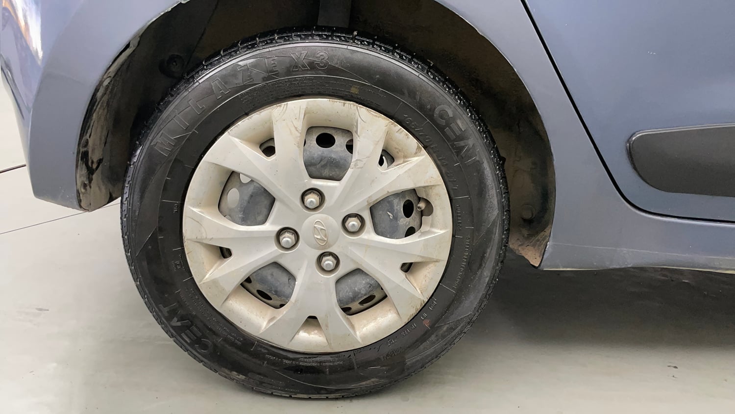 Used 2014 Hyundai Grand i10 Magna 1.2 Kappa VTVT Petrol Manual tyres RIGHT REAR TYRE RIM VIEW