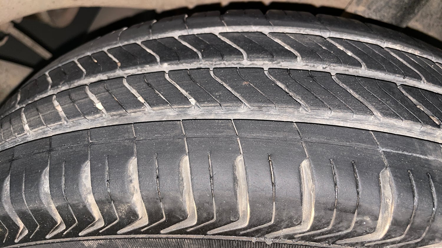 Used 2019 Renault Kwid 1.0 RXT AMT Opt Petrol Automatic tyres LEFT REAR TYRE TREAD VIEW