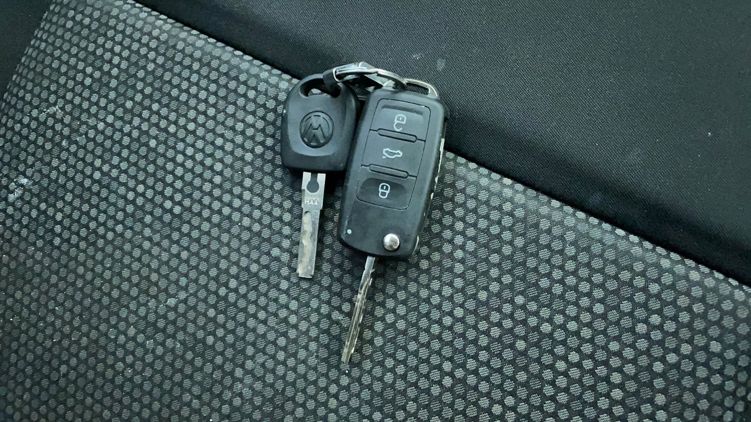 Used 2014 Volkswagen Polo Comfortline 1.2L (P) Petrol Manual extra CAR KEY VIEW
